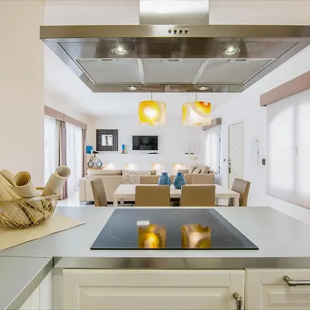 Sleeps 6 With Pool And Wifi *