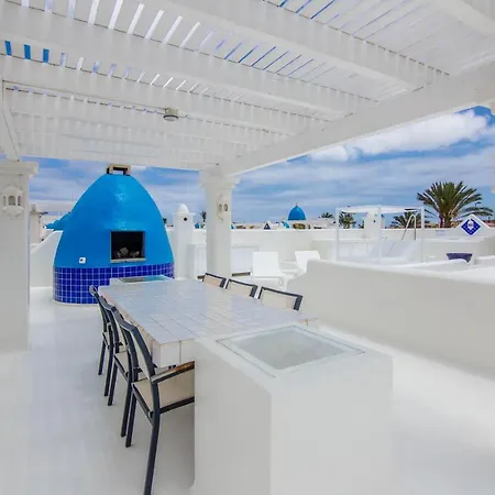 Sleeps 6 With Pool And Wifi Villa Corralejo